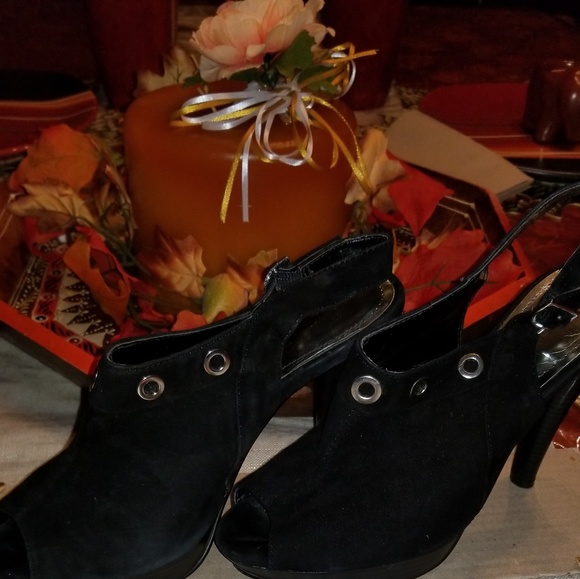 Size 7 Style n Company platform pumps - Picture 2 of 4